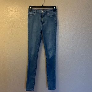 Tommy Hilfiger. Size W25, L30. Ultra skinny.